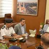 محافظ بورسعيد يعقد اجتماعًا موسعًا لمتابعة الخطوات التنفيذية لبدء أعمال صيانة كوبري النصر العائم (1)