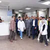 وزير العمل يطمئن على مصابين حادث الدواويس 