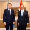 وزير الخارجية يلتقي وكيل السكرتير العام للأمم المتحدة للشئون الإنسانية في نيويورك