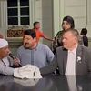 الماني يشهر اسلامه ويتزوج قناويه 