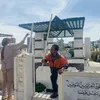 بنفسها فوق الأنقاض.. رئيس حي غرب بورسعيد تنتفض لحماية "مقبرة الجنود الجزائريين" وتتوعد المخالفين بالقانون