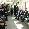 رئيس الوزراء يستقل مونوريل غرب النيل