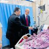 رئيس جامعة بني سويف يزور والد الطفل محمد