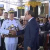 هدية تذكارية للرئيس السيسي مجسم نحاسي يحمل رموز أكاديمية الشرطة