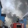 حريق داخل هنجرين بمنطقة المرج 