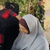مشهد يمزق القلوب أمام قبر &laquo;آدم&raquo; ببورسعيد