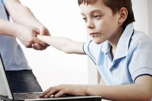 كيفية حماية ابنك من مخاطر الإنترنت