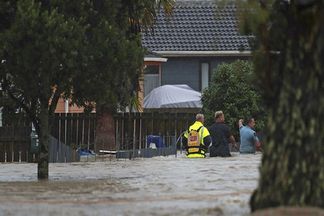 نيوزيلندا تتعرض لسيول وانهيارات أرضية