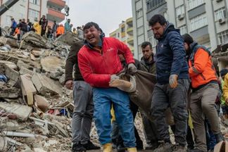 ضحايا الزلزال في تركيا