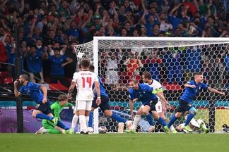 مباراة إنجلترا وإيطاليا 