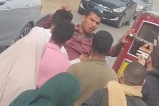 مشاجرة بين سائقي الأجرة والركاب