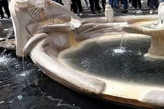 النافورة