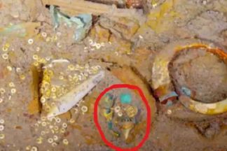  العثور على قلادة ذهبية بين حطام سفينة تيتانيك