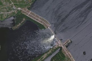 ارتفاع منسوب المياه 5 أمتار بعد نسف سد نوفا كاخوفكا في أوكرانيا