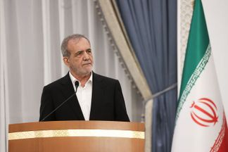 الرئيس الإيراني: نواجه اليوم حربا اقتصادية واسعة النطاق