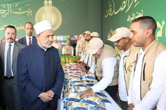 شيخ الأزهر يتابع القافة الإغاثية