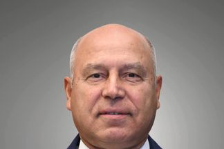 وزير الصناعة والنقل