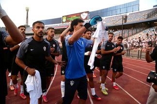 لاعبو الزمالك مع الجماهير 