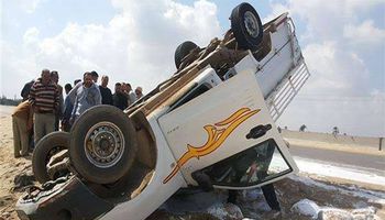 إصابة10 عمال بمصنع إثر انقلاب سيارة بالصحراوي الغربي في المنيا