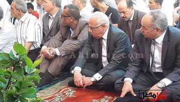 محافظ بورسعيد يشارك أهالي بورفؤاد صلاة عيد الأضحى