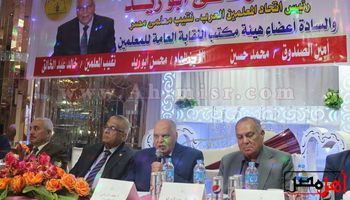 بحث مشاكل معلمى المحافظة