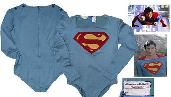 بدلة Superman الكلاسيكية تطرح للبيع بالمزاد لصالح الأعمال ال
