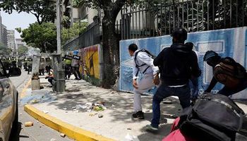 اشتباكات عنيفة بين الشرطة ومتظاهرين فى فنزويلا