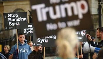 مظاهرة ضد هجوم ترامب على سوريا