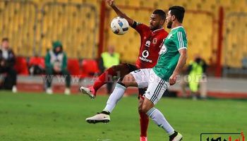 حسام عاشور، لاعب وسط الفريق الأول لكرة القدم بالنادي الأهلي