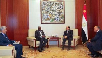 السيسي يلتقي رئيس مفوضية الاتحاد الإفريقي 