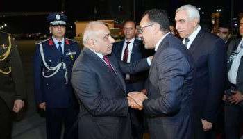 مدبولى يودع رئيس الوزراء العراقى بمطار القاهرة