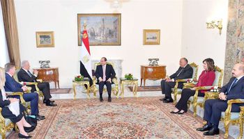 الرئيس السيسي ومفوض الاتحاد الأوربي للهجرة