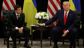 الرئيس الأمريكي ونظيره الأوكراني
