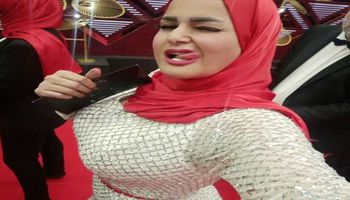  سما المصري بالحجاب في مهرجان القاهرة السينمائي