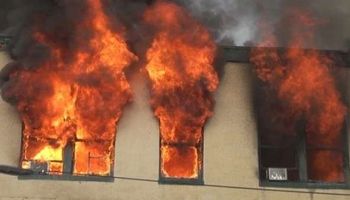 حريق هائل داخل شقة سكنية بوسط القاهرة