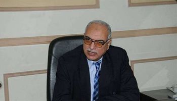  الدكتور عباس الشناوي رئيس قطاع الخدمات الزراعية