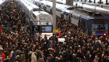 اضراب عمال النقل في فرنسا