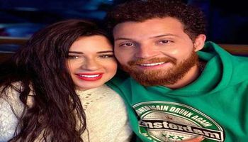 محمود حجازي وزوجته اسماء شريف منير