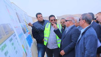 وزير النقل يتابع أعمال تطوير طريق "القاهرة أسوان"