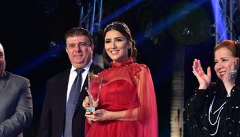 مي عمر تخطف الأضواء في حفل التليفزيون المصري