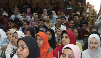 رئيس جامعة جنوب الوادي يشهد حفل ختام الأنشطة الطلابية 