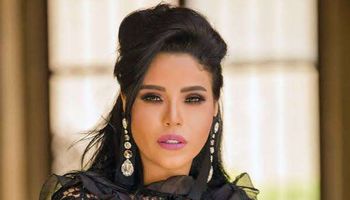 المطربة أمينة