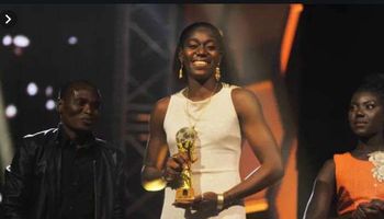 عزيزات أوشوالا أفضل لاعبة إفريقية في 2019