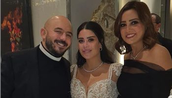 بشرى مع محمود العسيلي في حفل زفافه