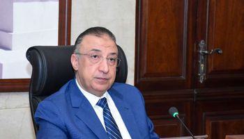 محافظ الإسكندرية يشدد على إصلاح كافة العيوب بالطُرق نتيجة ال