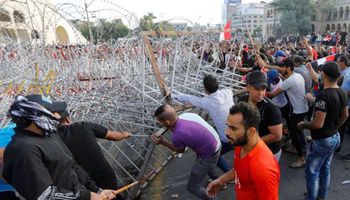 الأمن العراقي يفض اعتصام المحتجين في بابل