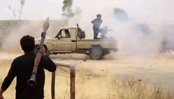  الجيش  الليبي يتابع تقدمه باتجاه مصراتة 