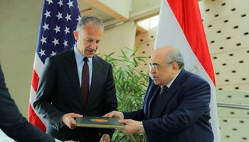 السفير الأمريكي يزور مكتبة الإسكندرية  