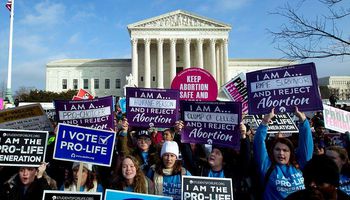  ترامب يشارك آلاف الأمريكيين مظاهرات الإجهاض