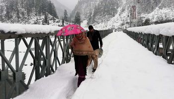 تساقط الثلوج في أفغانستان وباكستان  